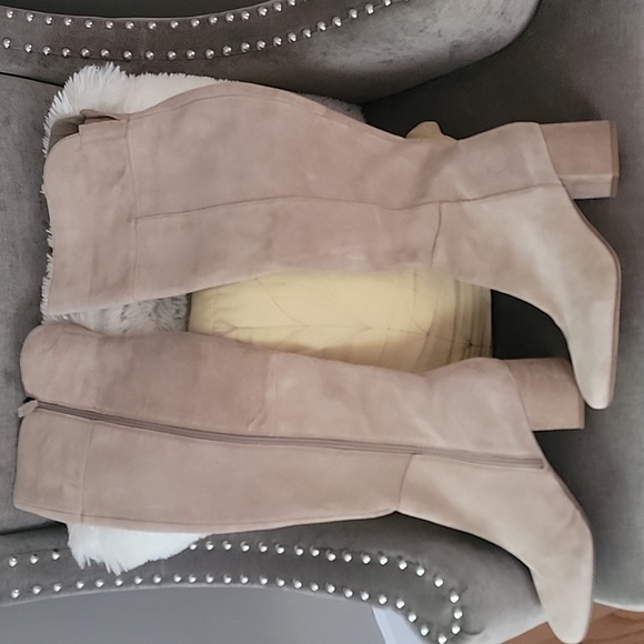 Elegant Tan Knee-High Women's Boots - Picture 2 of 6